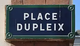 Voir la plaque.