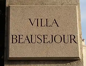 Voir la plaque.