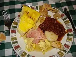 Un repas traditionnel servi à la cabane à sucre