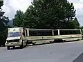 Un des véhicules transportant les touristes.