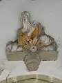 Église paroissiale Saint-Mahouarn : le porche (statue du Père Éternel).