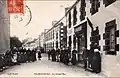 Plouigneau : la Grand'Rue au début du XXe&nbsp;siècle (carte postale, collection Ronel).