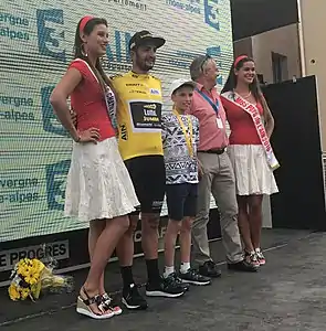 Podium du maillot jaune Juan José Lobato à Trévoux à l'issue de la 1re étape.