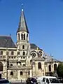 Clocher central et chœur, vue depuis le sud.