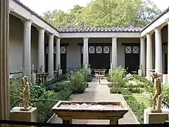 Péristyle du domus de Vettii (en) de Pompéi.