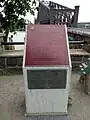 Plaque commémorative désignant le Pont de Québec comme lieu historique national du Canada. Désignation attribuée en 1995.