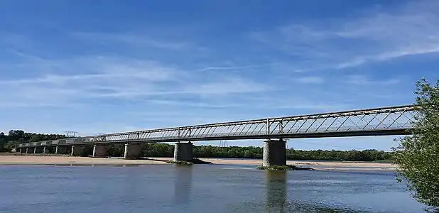 Vu de la rive droite amont.