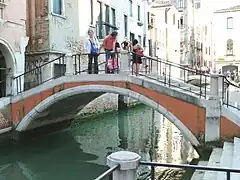 ponte Ubaldo Belli reliant la Calle San Felice au Fondamenta San Felice