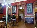 Monument à la Tertulia à l'intérieur du café
