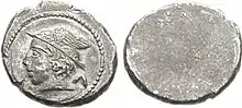 Pièce monétaire étrusque de Populonia, émise par la cité éponyme de « Pufluna ». Sur son revers est figuré le profil du dieu étrusque au bonnet, « Sethlans »,.