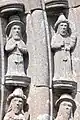 Ploudiry, église paroissiale : détail du porche 1.