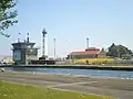 L'écluse de Ouistreham et la capitainerie du port