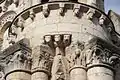 Têtes et figures fabuleuses. Façade ouest.