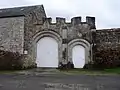 Le portail du manoir Saint-Clair.
