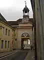Porte de l'hôtel de ville de Givry