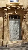 Porte extérieure de l'hôtel Dreux Brézé