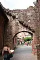 Collonges-la-Rouge. Porte Plate. Escalier volant menant au chemin de ronde
