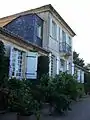 La façade nord du château de Mongenan (août 2014)