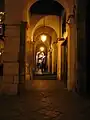 Les arcades du quartier central Borgo Scacciaventi.