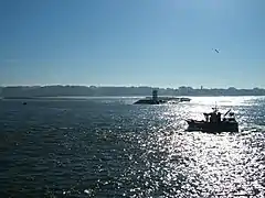 La bouche du Douro (de gauche à droite) au sud de Porto.