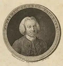 Image en noir et blanc, placée dans un cercle, d'un homme portant une perruque. Autour du cercle, le nom du personnage.