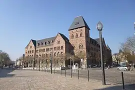 La poste centrale.