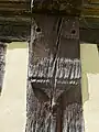 Poteau de travée avec culot sculpté d'une forme triangulaire caractéristique de la fin du XVe siècle