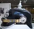 Un casque à pointe de la police prussienne
