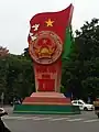 La propagande est omniprésente au Viêt Nam, sous la forme de bannières ou de monuments. Ici, un monument de propagande vu à Hanoï.
