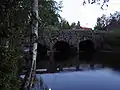 Pont en pierre sur la rivière Kiikoisjoki au village de Putaja à Suodenniemi.