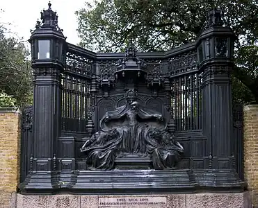 Monument à la reine Alexandra&nbsp;(en) (1932), Londres.