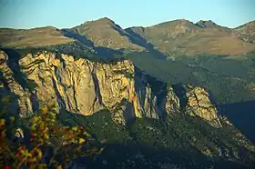 Coucher de soleil sur les falaises du Quié de Sinsat en rive droite de l'Ariège.