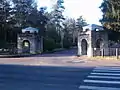 Entrée du cimetière de Rahumäe (et).