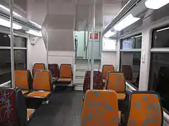 Intérieur d'une voitureen salle basse.
