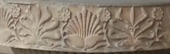 Frise de Rampurva alternant palmettes et lotus .