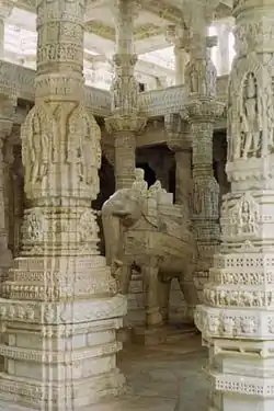 Piliers sculptés