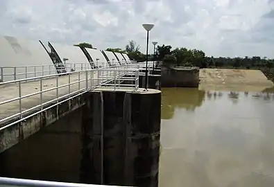 Barrage de Rasi Salai (en) en 2005.