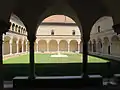 Le cloître attenant.