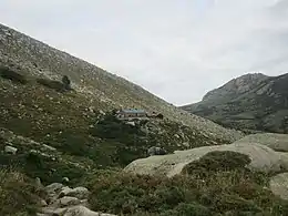 Refuge d'Asinau (1 536 m) sous l'Incudine.