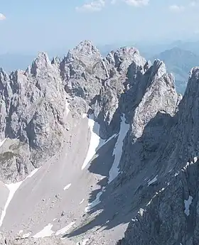 Vue de la Regalmspitze (au centre) depuis le nord-ouest.