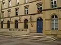 Entrée de l'hôtel de région sur la place Gabriel Hocquard