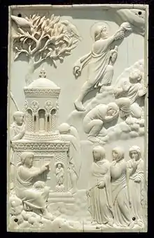 Plaque d'ivoire représentant la montée du Christ au ciel.