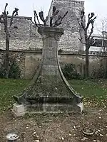 Socle statuaire Ambroise Petit.