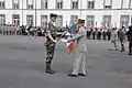 Le lieutenant-colonel Patrick Dirant, dernier chef de corps du 42e&nbsp;régiment de transmissions à Laval le 26 mai 2011, remet l'emblème de son régiment au général de corps d'armée Hervé Charpentier, commandant des forces terrestres.« À la postérité, notre prestigieux régiment lègue son nom, son histoire, son emblème », a déclaré ce dernier.