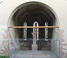 Chœur gothique, vestige de l'ancienne église du xvie siècle détruite lors des combats de décembre 1944
