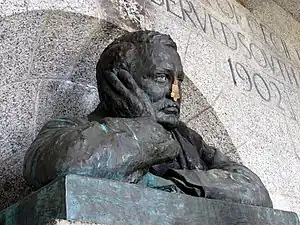 Statue de Cecil Rhodes en octobre 2015, après que son nez ait été tranché par des inconnus (remis en état en 2018 par un sculpteur local).