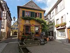 Maison des XVI et XVIIe siècle, 2 place de l'ancien Hôpital.