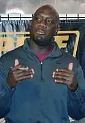 Richard T. Jones interprète le Détective Andrew «&nbsp;Andy&nbsp;» Hahn