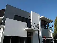 Gerrit Rietveld, maison Schröder, fenêtre d'angle s'ouvrant vers l'extérieur