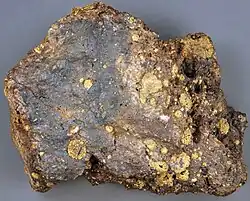 Photo d'un bloc de minerai grillé